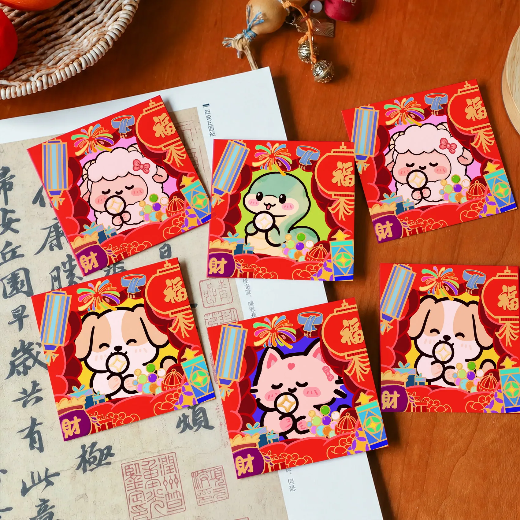 红包实物拍摄，桌面铺陈